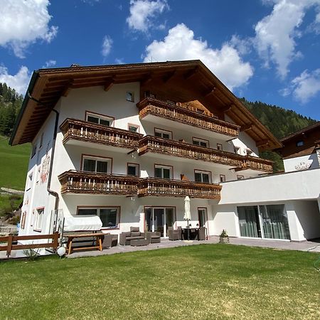 Garni B&B Schenk セルヴァ・ディ・ヴァル・ガルデーナ エクステリア 写真