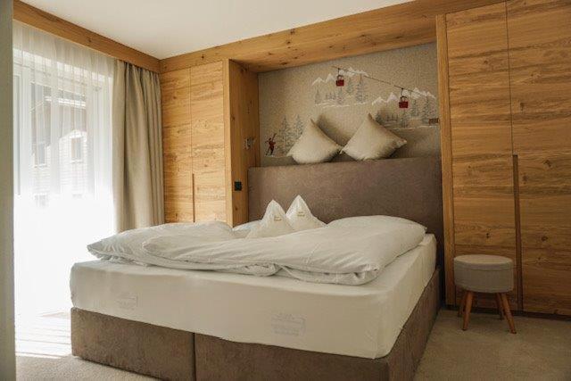 Garni B&B Schenk セルヴァ・ディ・ヴァル・ガルデーナ エクステリア 写真