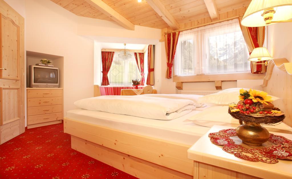 Garni B&B Schenk セルヴァ・ディ・ヴァル・ガルデーナ 部屋 写真