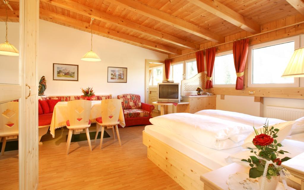 Garni B&B Schenk セルヴァ・ディ・ヴァル・ガルデーナ 部屋 写真