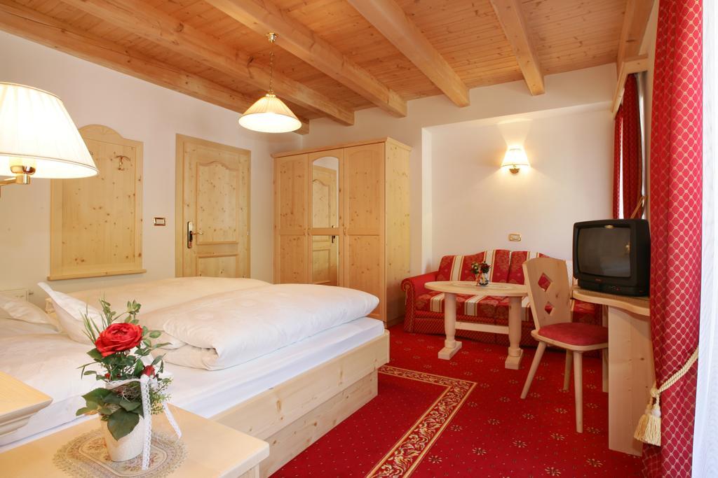 Garni B&B Schenk セルヴァ・ディ・ヴァル・ガルデーナ 部屋 写真