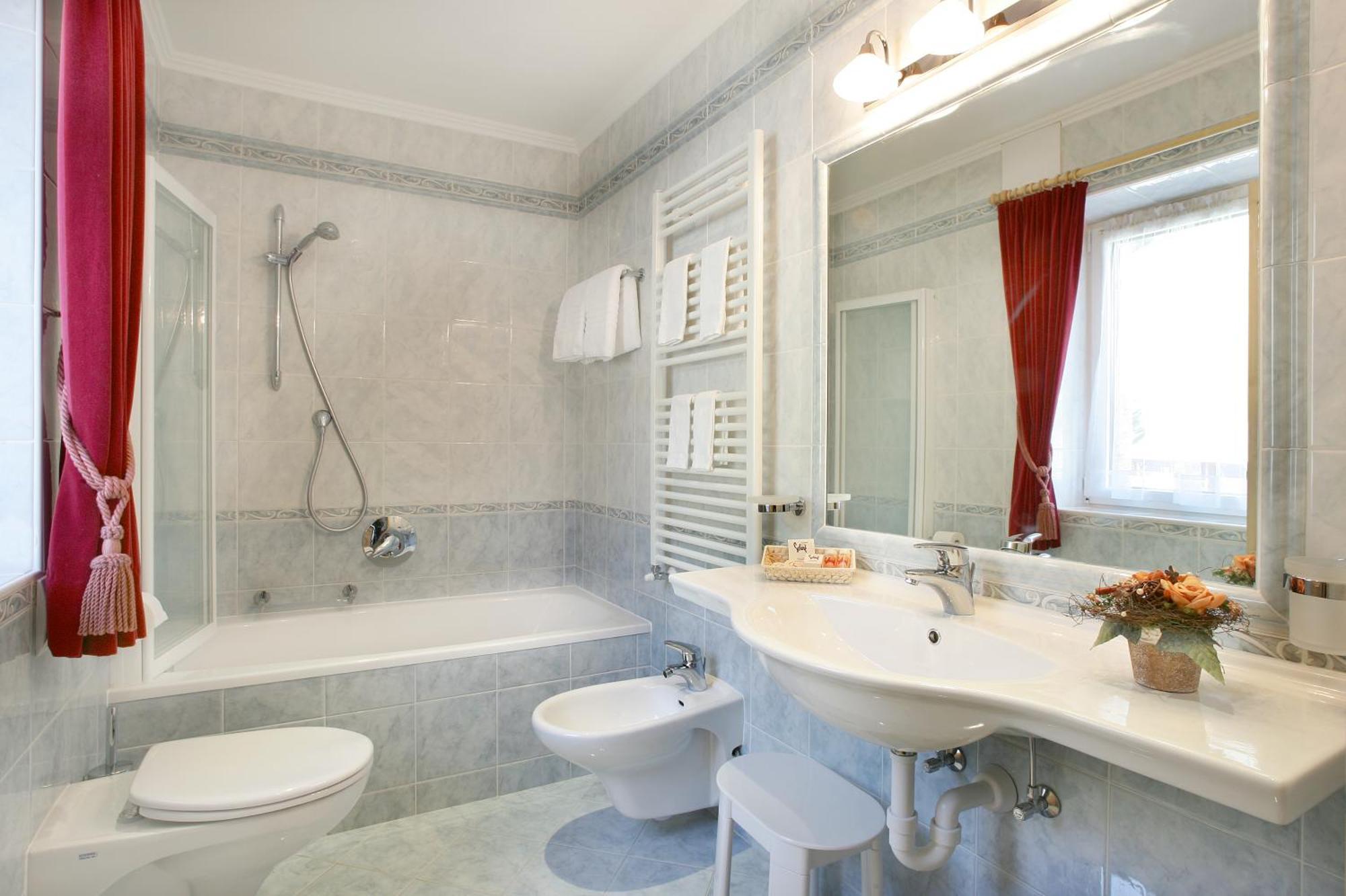 Garni B&B Schenk セルヴァ・ディ・ヴァル・ガルデーナ 部屋 写真